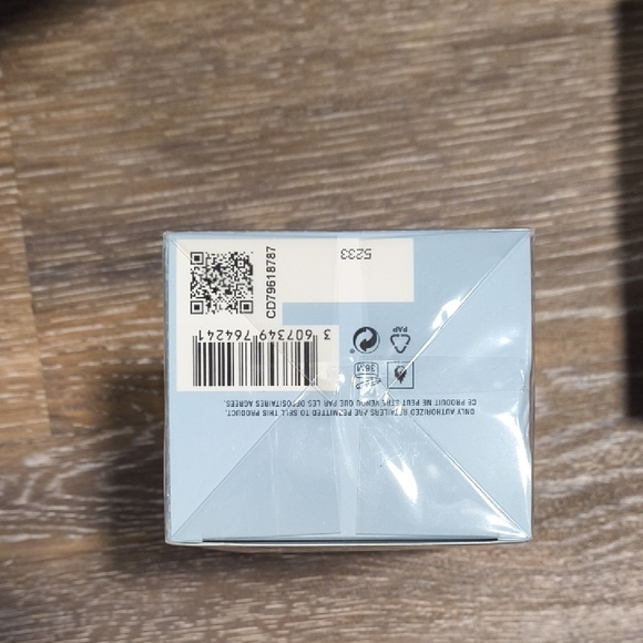 NEW !!!!! Marc Jacobs Daisy Dream Perfume with Blue and White Floral Design - Picture 4 of 4